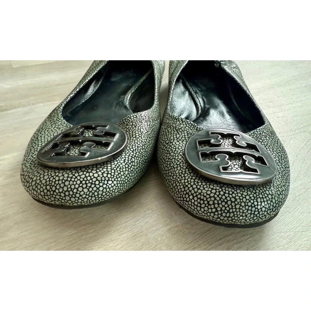 Tory Burch Minnie Travel Ballet Flats Metallic Pebble Leather Silver Logo 7.5
